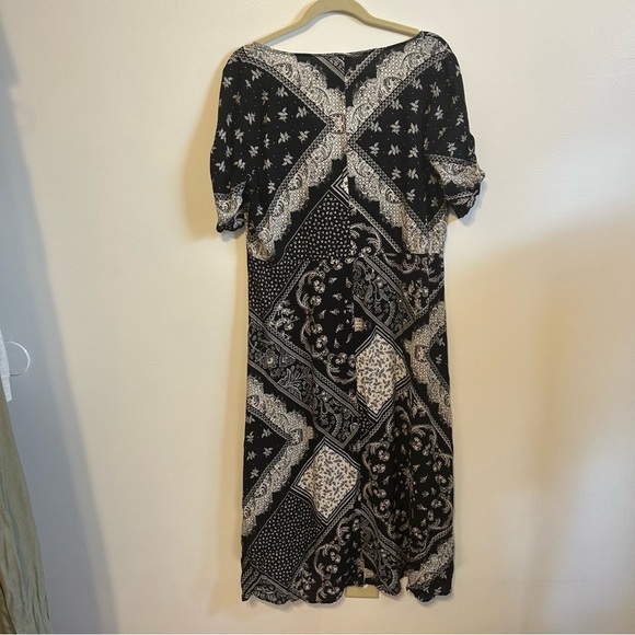 H&M • Button Down Patterned Dress - Picture 5 of 7